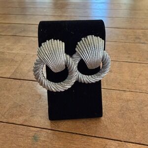 VTG 80s Silver Scalloped Shell Door Knocker Clip On Earrings - Coastal Retro